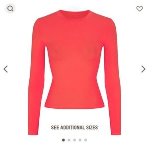 SKIMS Fits Everybody long sleeve t shirt “POPPY” size M, NWT included
